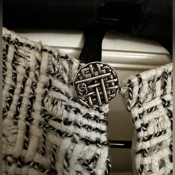 CHANEL WOVEN SLEEVELESS SHEETH DRESS - Picture 5 of 9